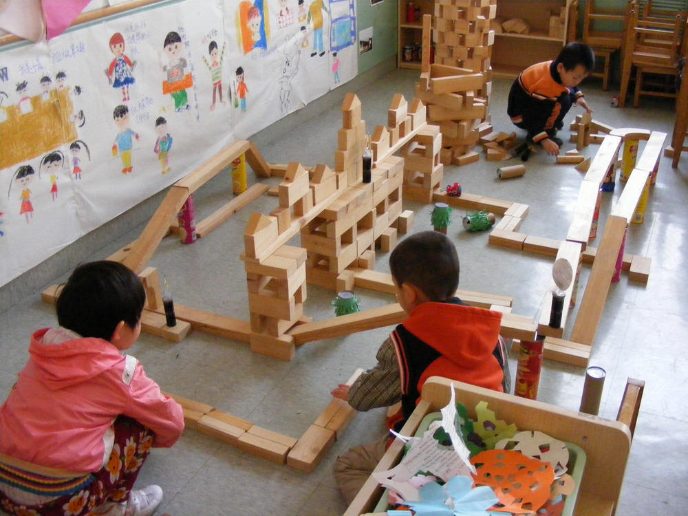 提高幼儿情商--培养快乐个性